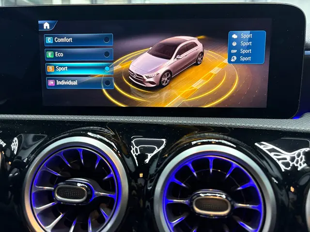 Mercedes-Benz A-Klasse 200 AMG PANO 2024 2024 Benzine 18