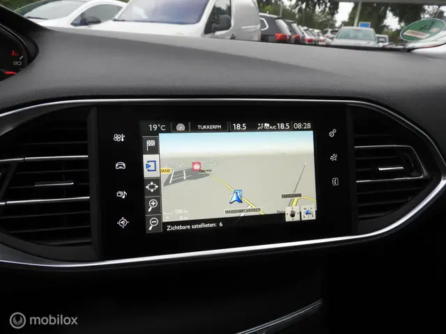 Peugeot 308 SW 1.2 e-THP Première 2014 Benzine 24