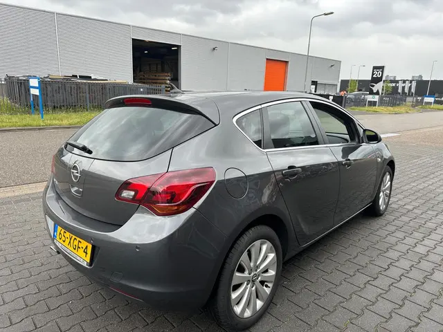Opel Astra 1.4 Turbo Anniversary Edition 2012 Benzine 6