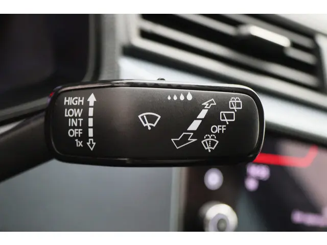 SEAT Arona 1.0 TSI Style Business Intense 2019 Benzine 30