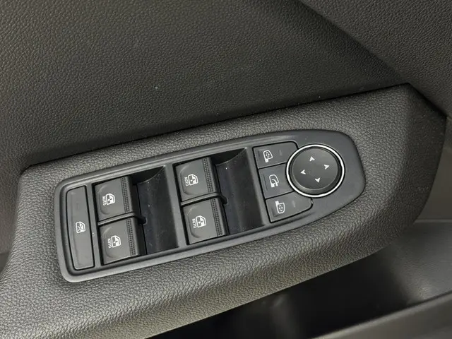 Mitsubishi Colt 1.0T MT Intense 2024 Benzine 19