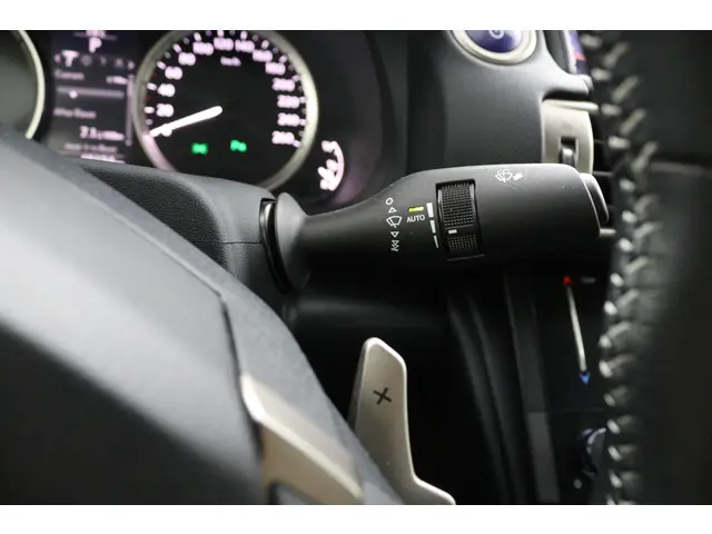 Lexus IS 300h 25th Edition 2013 Hybride Benzine 29