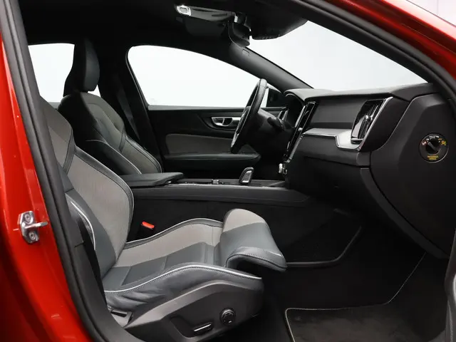 Volvo S60 2.0 B3 R-Design 2020 Benzine 9