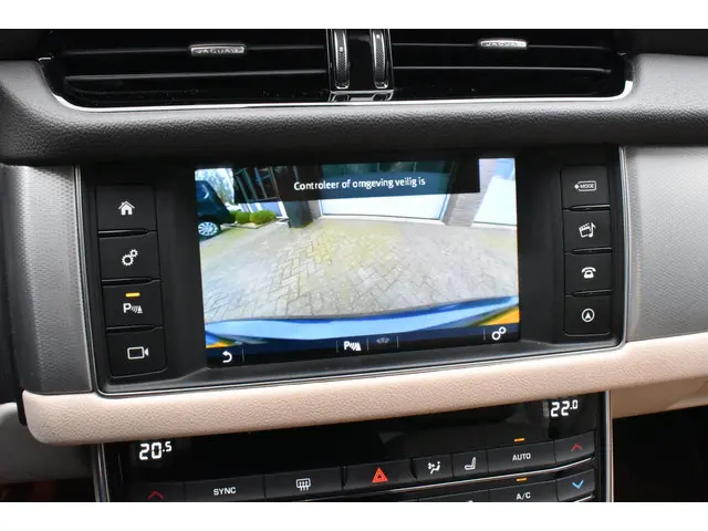 Jaguar XF 2.0 Portfolio 2016 Benzine 24