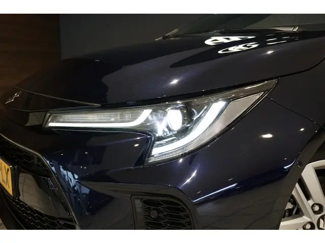 Toyota Corolla 1.8 Hybrid Style 2022 Hybride Benzine 17
