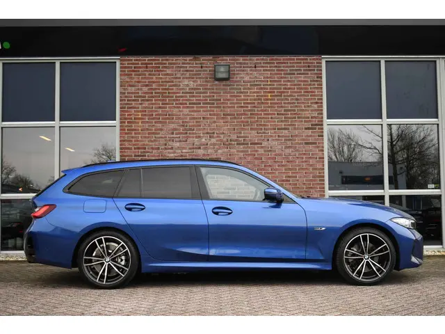 BMW 3 Serie Touring 330e M-Sport 2022 Hybride Benzine 48