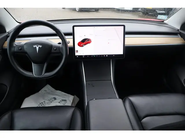 Tesla Model 3 2