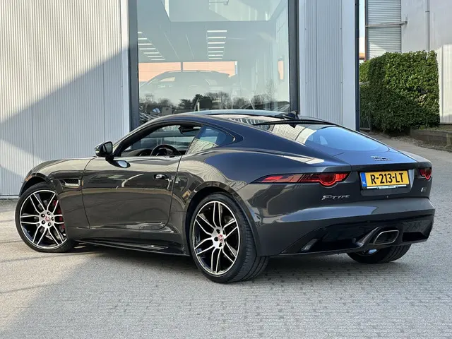 Jaguar F-Type P300 RWD R-Dynamic 2020 Benzine 43