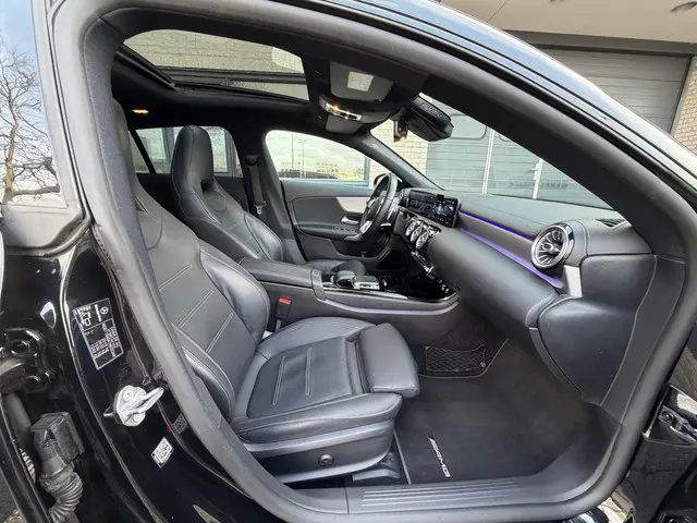 Mercedes-Benz CLA Shooting Brake 180 AMG 2020 Benzine 14