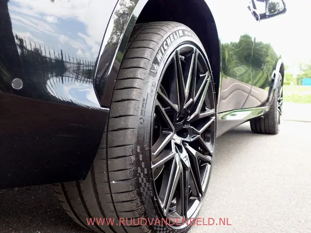 BMW X5 M COMPETITION 2021 Benzine 50