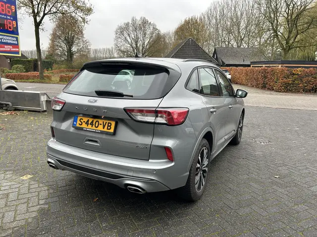Ford Kuga 2.5 PHEV ST-Line 2023 Hybride Benzine 7
