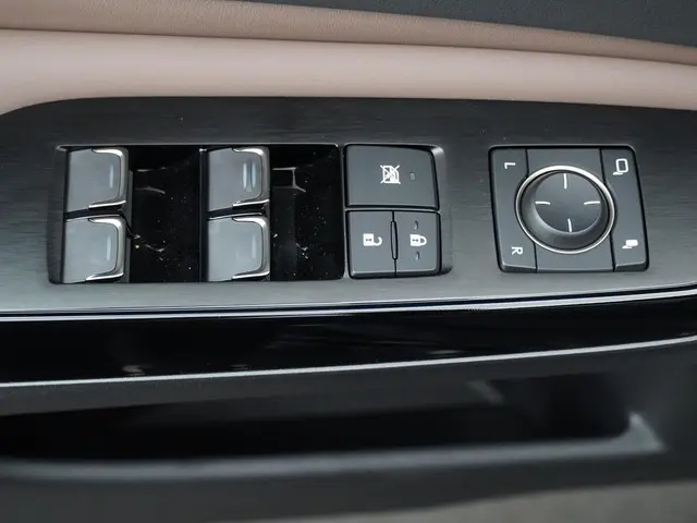 Lexus ES 300h Business Line 2023 Hybride Benzine 26