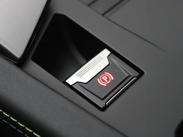 Peugeot 308 HYBRID 145 e-DCS6 GT 2025 Hybride Benzine 31