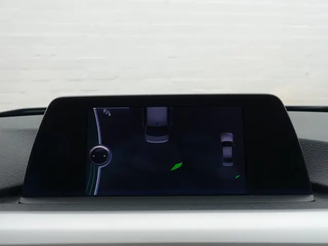 BMW 3 Serie 320i High Executive Aut- 2012 Benzine 11