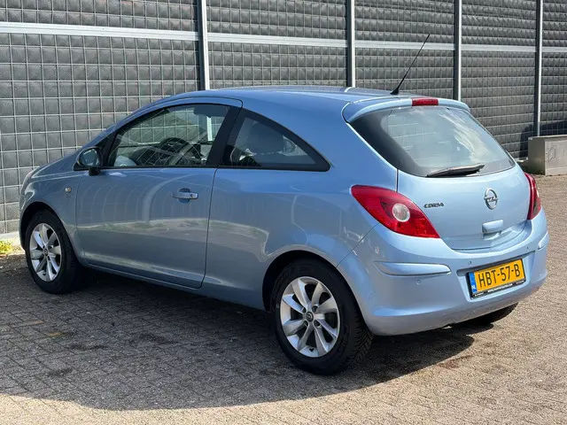 Opel Corsa 1.4-16V 2014 Benzine 4