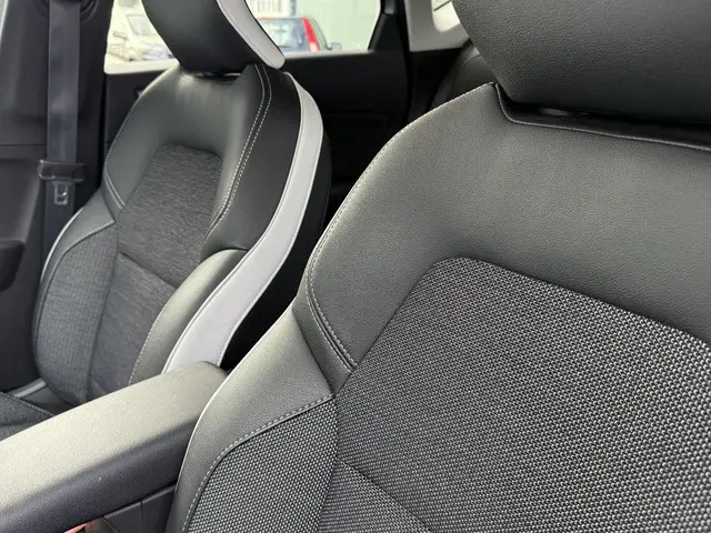 Renault Captur 1.3 TCe 155 Intens 2020 Benzine 27