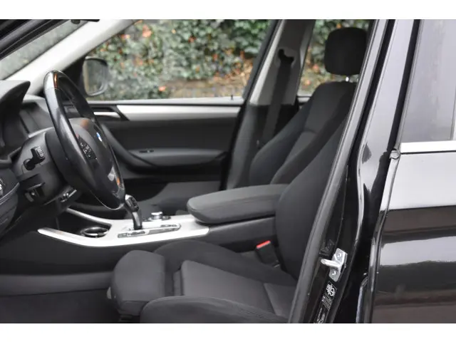 BMW X3 xDrive20i High Executive 2013 Benzine 7