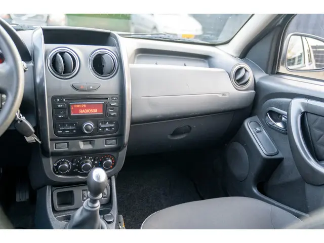 Dacia Duster 1.2 TCe 4x2 Lauréate 2015 Benzine 42