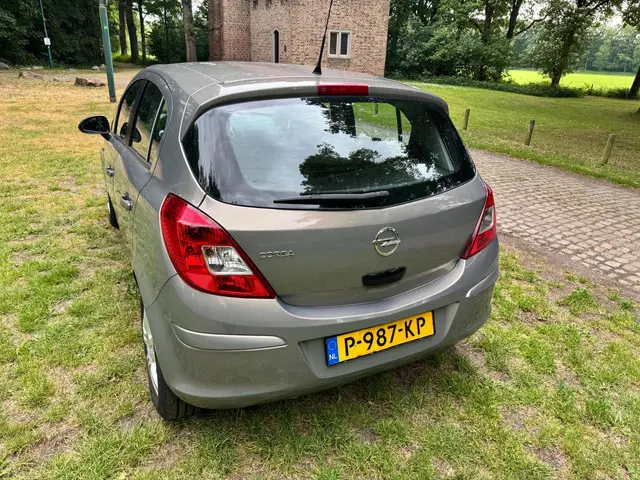 Opel Corsa 1.2-16V Anniversary Edition 2012 Benzine 16