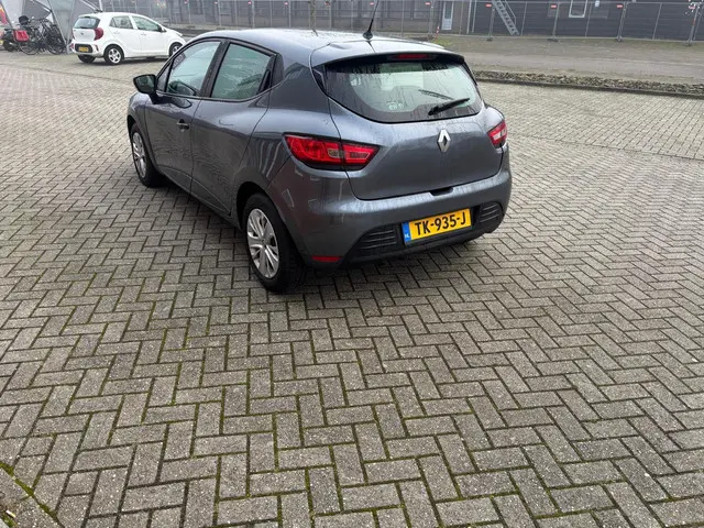 Renault Clio 1.5 dCi Intens 2018 Benzine 4