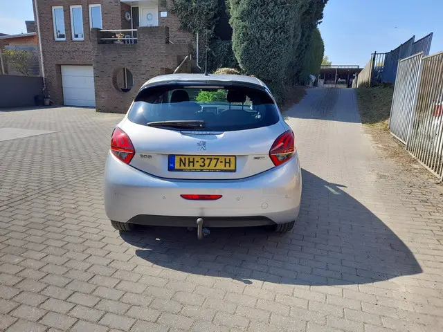 Peugeot 208 1.2 PureTech Blue Lion 2017 Benzine 6