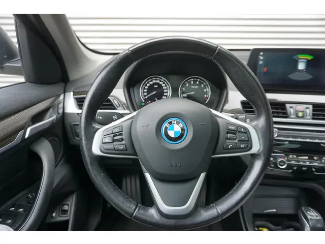 BMW X1 xDrive25e 2022 Hybride Benzine 6
