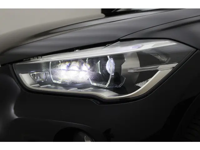 BMW X1 sDrive18i Centennial High Executive 2016 Benzine 25