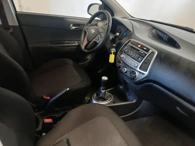 Hyundai i20 1.2i i-Motion - Airco - Schade 2014 Benzine 8