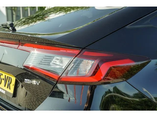 Honda Civic 2.0i e:HEV SPORT 2023 Hybride Benzine 38