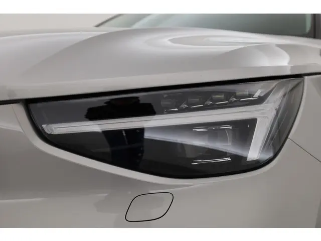 Volvo XC40 2.0 B3 Ultra Dark 2025 Hybride Benzine 43