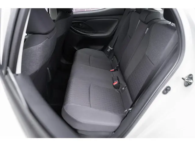 Toyota Yaris 1.5 Hybrid Dynamic 2022 Hybride Benzine 21