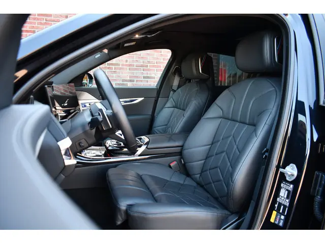 BMW 7 Serie 750e xDrive M-Sport 2025 Hybride Benzine 4