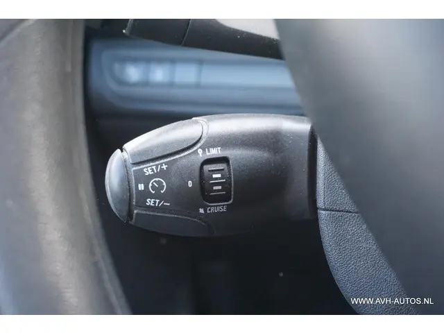 Peugeot 208 1.2 PureTech Blue Lion 2017 Benzine 18