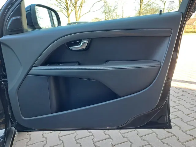 Volvo V70 2.0 T4 Classic Edition 2015 Benzine 25