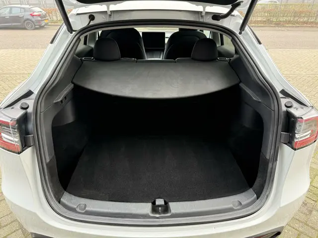 Tesla Model Y Performance AWD 75 kWh 2022 Elektrisch 13