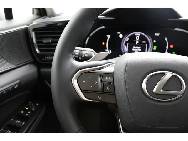 Lexus NX 450h+ AWD President Line 2025 Hybride Benzine 18