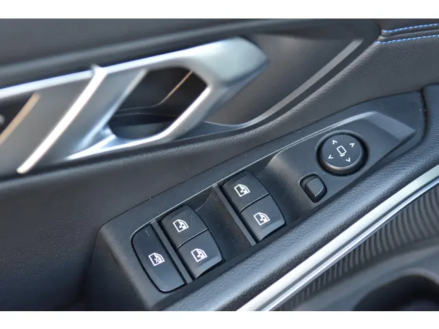 BMW 3 Serie Touring 320i Business Edition 2022 Benzine 12