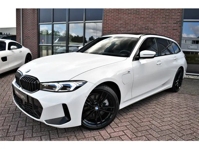 BMW 3 Serie Touring 330e M-Sport 2023 Hybride Benzine 83