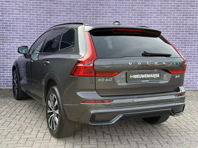 Volvo XC60 B4 D AWD Plus Dark 2023 Diesel 4