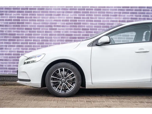 Volvo V40 T2 Polar+ Automaat 2019 Benzine 13