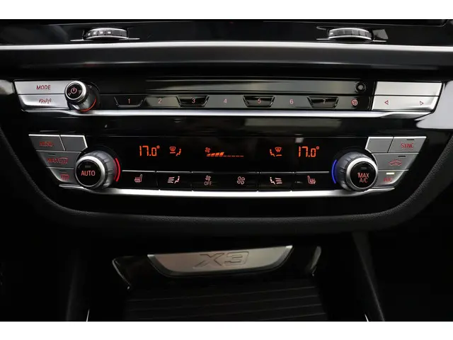 BMW X3 xDrive20i High Executive 2021 Benzine 29