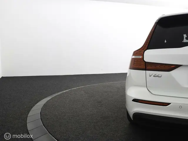 Volvo V60 2.0 B3 Essential| Camera | Trekhaak 2023 Benzine 40