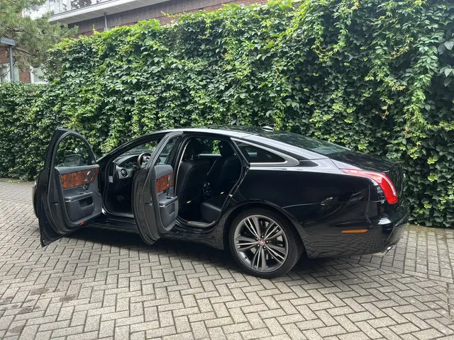 Jaguar XJ 3