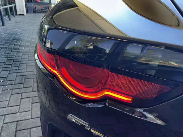 Jaguar F-Type P300 RWD 2019 Benzine 45
