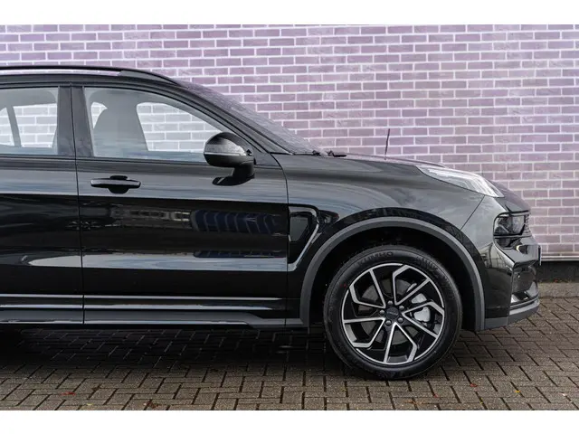 Lynk & Co 01 1.5 Core 2025 Hybride Benzine 29