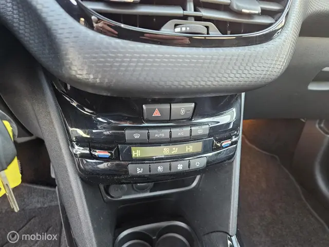 Peugeot 2008 1.2 PureTech GT-Line 2019 Benzine 18