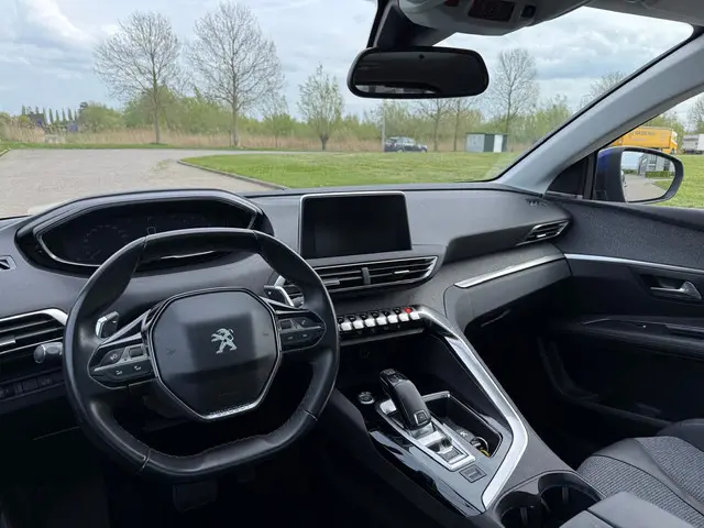 Peugeot 3008 1.2 PureTech Allure 2018 Benzine 9