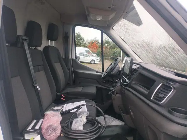 Ford E-Transit 350 L3H2 Ambiente 68 kWh 2025 Elektrisch 8