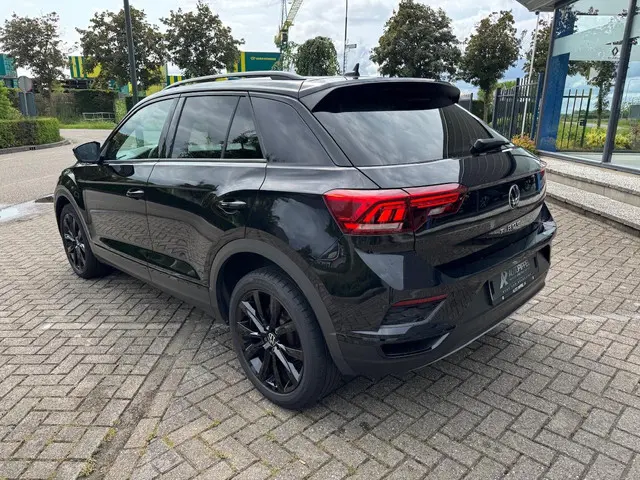 Volkswagen T-Roc 3
