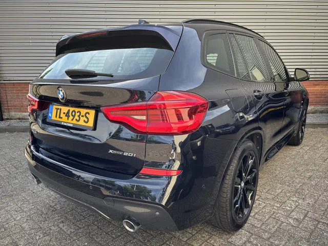 BMW X3 xDrive20i High Executive | M-Sport | 2018 Benzine 4